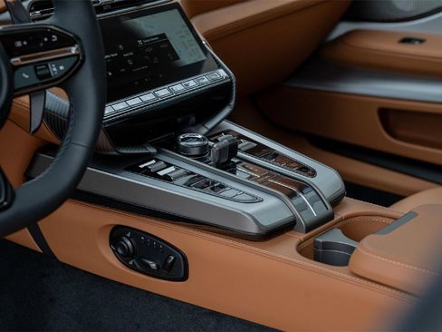 New 2025 Aston Martin Vanquish image 19