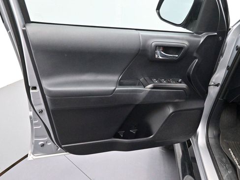 Used 2020 Toyota Tacoma TRD Sport RWD image 9