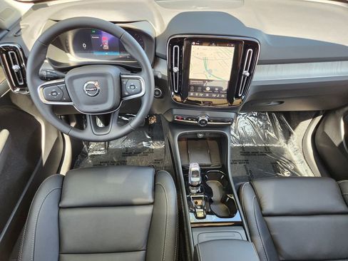 New 2026 Volvo XC40 B5 Ultra w/ Climate Package AWD/4WD image 16