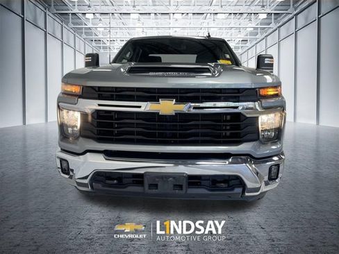Used 2025 Chevrolet Silverado 2500 LT w/ Convenience Package AWD/4WD image 3