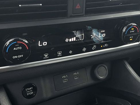 Used 2025 Nissan Rogue SV FWD image 29