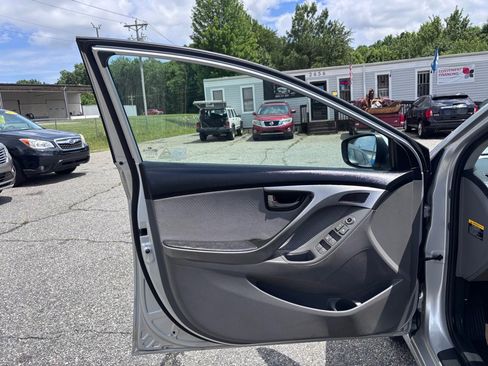 Used 2013 Hyundai Elantra GLS w/ Preferred Pkg FWD image 9