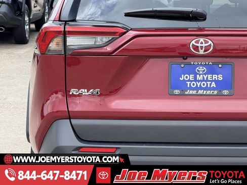 Used 2025 Toyota RAV4 LE image 7