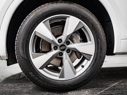 Used 2025 Audi Q5 2.0T Premium w/ Convenience Plus Package image 13