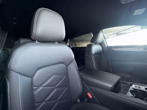 Certified 2024 Volkswagen Atlas Cross Sport SE FWD image 27
