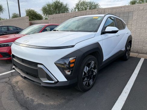 Used 2025 Hyundai Kona SEL FWD image 2