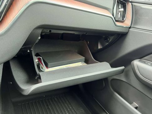 Used 2023 Volvo XC60 B5 Plus image 31