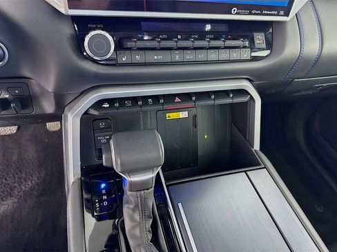 Used 2024 Toyota Tundra Platinum image 19