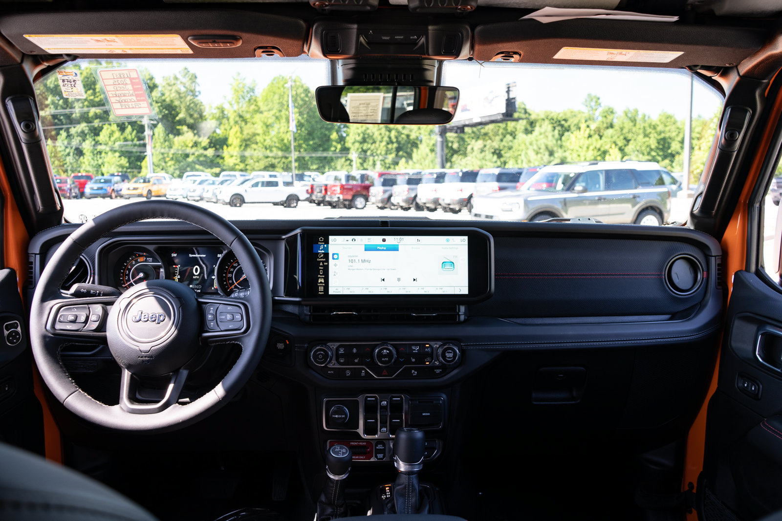 Used 2025 Jeep Wrangler Unlimited Rubicon AWD/4WD image 19