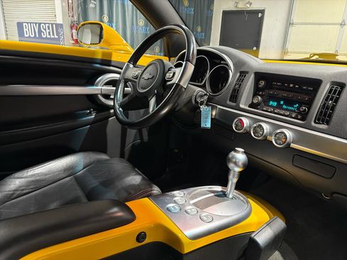 Used 2004 Chevrolet SSR w/ Preferred Equipment Group RWD image 26