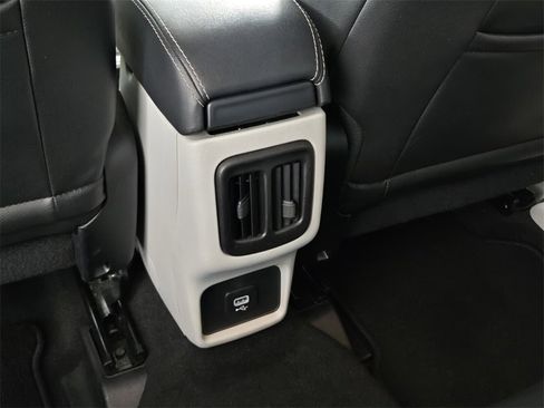 Used 2018 Jeep Compass Latitude image 9