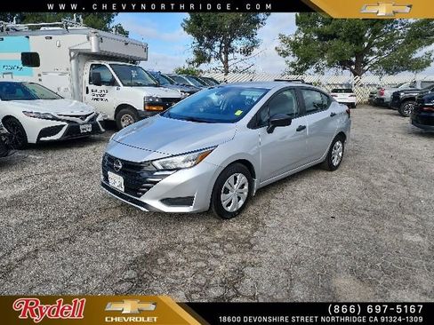 Used 2025 Nissan Versa S w/ Trunk Package FWD image 1