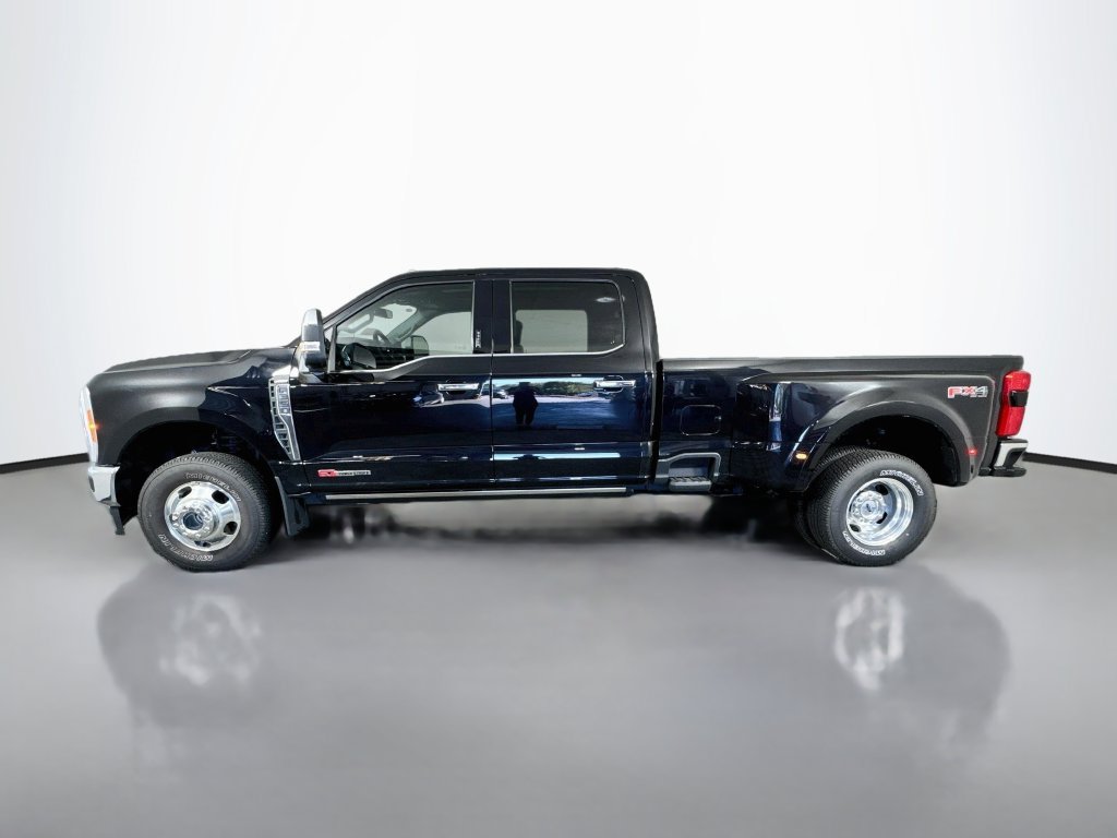 Used 2023 Ford F350 Lariat w/ Lariat Ultimate Package AWD/4WD image 3