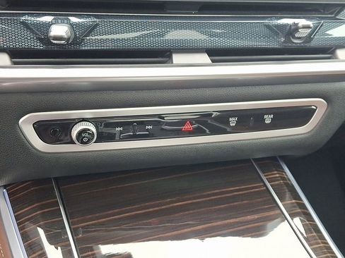 Used 2025 BMW X5 xDrive50e AWD/4WD image 17