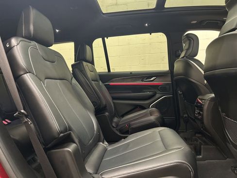 Used 2025 Jeep Grand Cherokee L Overland w/ Luxury Tech Group IV image 11