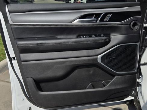 New 2026 Jeep Grand Wagoneer L 4WD image 17