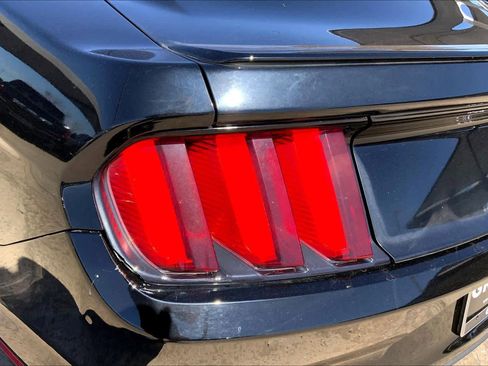 Used 2016 Ford Mustang Premium image 29