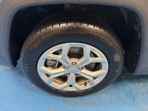 Used 2024 Jeep Compass Latitude AWD/4WD image 18