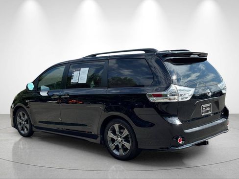 Used 2016 Toyota Sienna SE Premium FWD image 3
