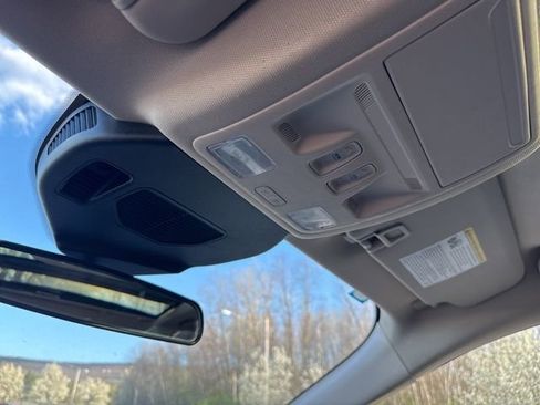 Used 2020 Ford Escape SE image 16