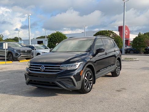 Used 2022 Volkswagen Tiguan S FWD image 2