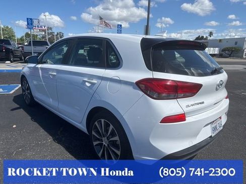 Used 2019 Hyundai Elantra GT image 3