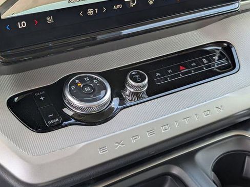 New 2025 Ford Expedition Active image 15