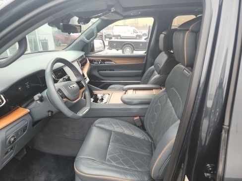 Used 2022 Jeep Grand Wagoneer Series III image 10