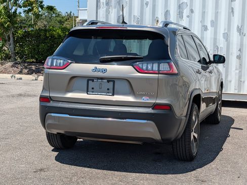 Used 2019 Jeep Cherokee Limited w/ Luxury Group image 4
