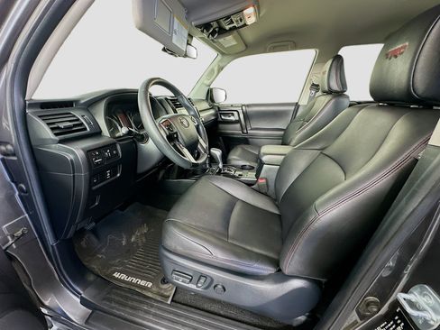Used 2020 Toyota 4Runner TRD Off-Road Premium AWD/4WD image 13