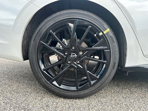 New 2025 Nissan Sentra SR w/ Midnight Edition image 17