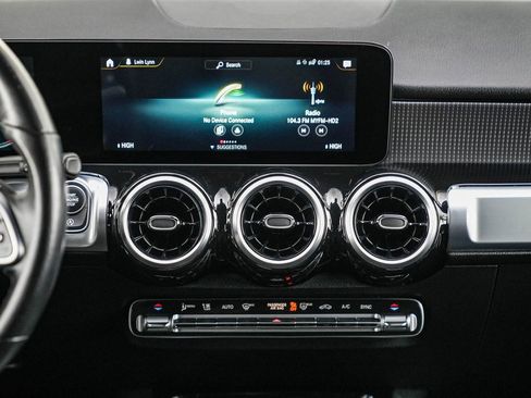 Used 2022 Mercedes-Benz GLB 250 w/ Premium Package Lite image 13