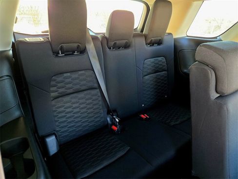 Used 2023 Nissan Pathfinder S image 31