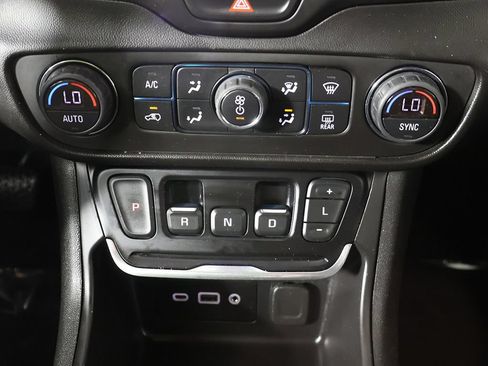 Used 2020 GMC Terrain SLE w/ Driver Convenience Package AWD/4WD image 35
