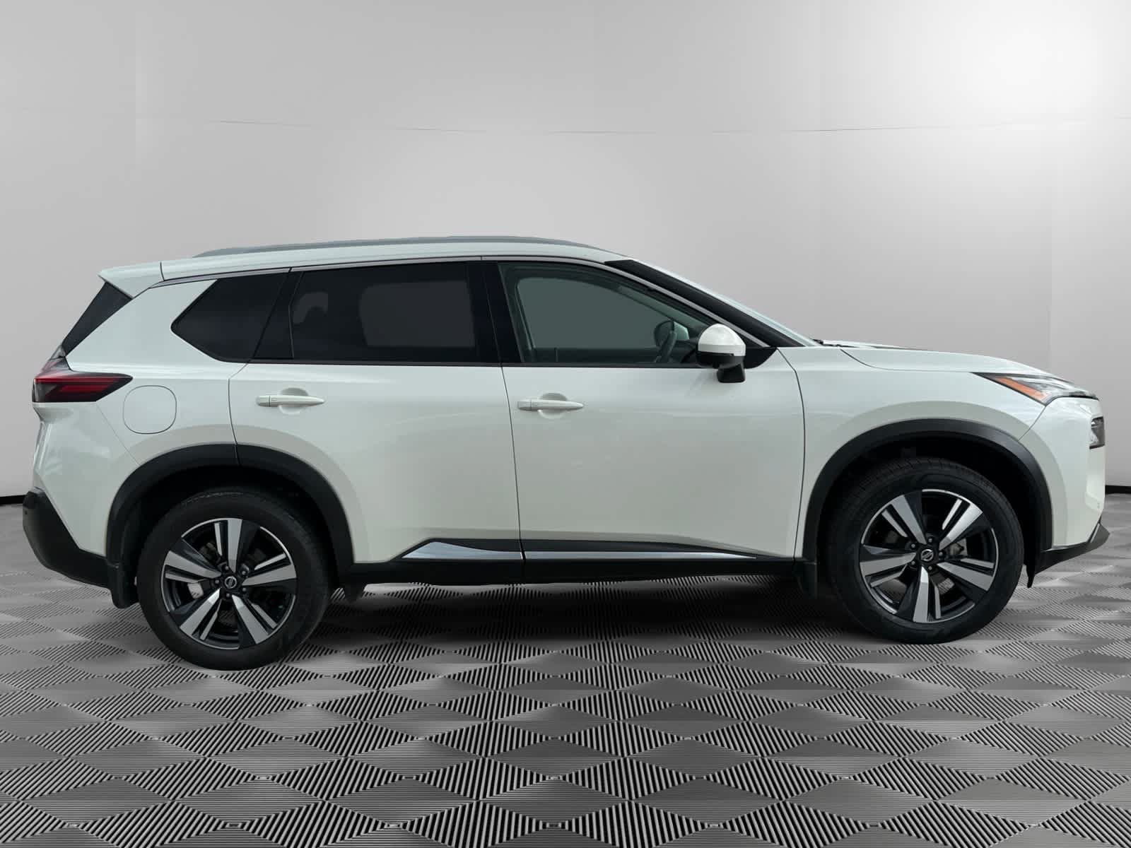 Used 2021 Nissan Rogue SL w/ Premium Package AWD/4WD image 6