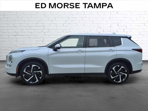 Used 2024 Mitsubishi Outlander SE AWD/4WD image 2
