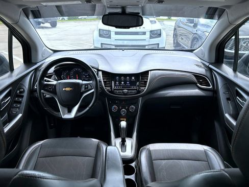 Used 2018 Chevrolet Trax LT w/ LT Convenience Package AWD/4WD image 12
