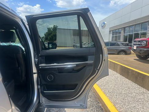 Used 2021 Ford Expedition XLT RWD image 14
