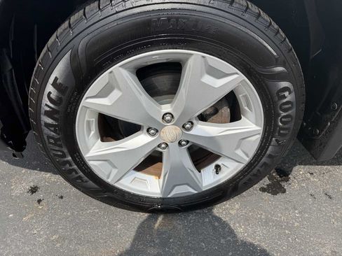 Used 2016 Subaru Forester 2.5i Limited AWD/4WD image 8