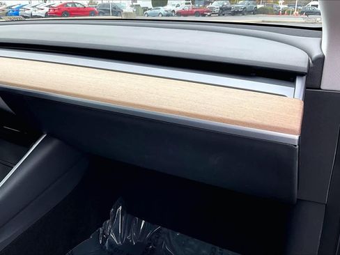 Used 2020 Tesla Model 3 Standard Range Plus image 17