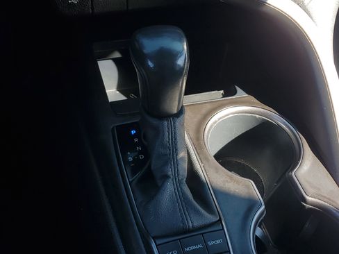 Certified 2022 Toyota Camry SE image 28