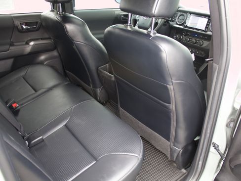 Used 2023 Toyota Tacoma TRD Off-Road w/ TRD Premium Off Road Package image 31