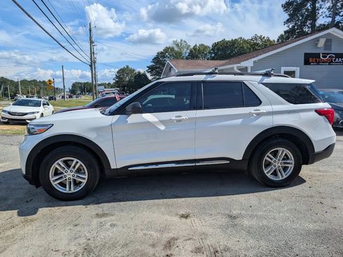 Used 2022 Ford Explorer XLT image 4