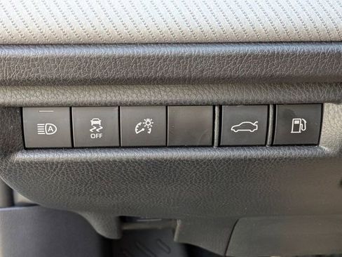 Used 2025 Toyota Camry SE w/ Convenience Package image 24