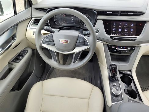 Used 2022 Cadillac XT5 Premium Luxury image 11