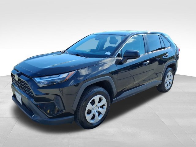 Used 2025 Toyota RAV4 LE AWD/4WD image 2