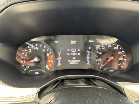 Used 2025 Jeep Compass Limited image 36