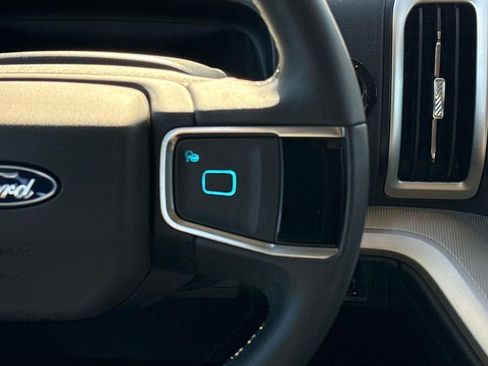 Certified 2025 Ford Expedition Active image 15