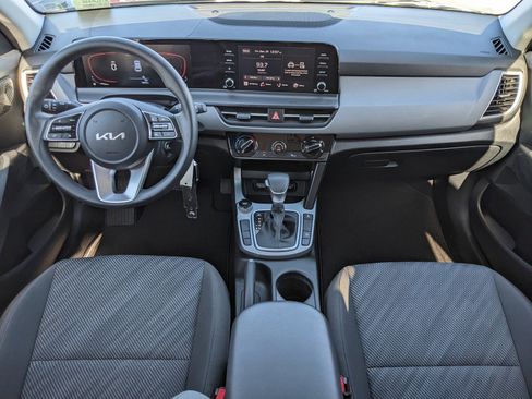 Certified 2024 Kia Seltos LX image 12