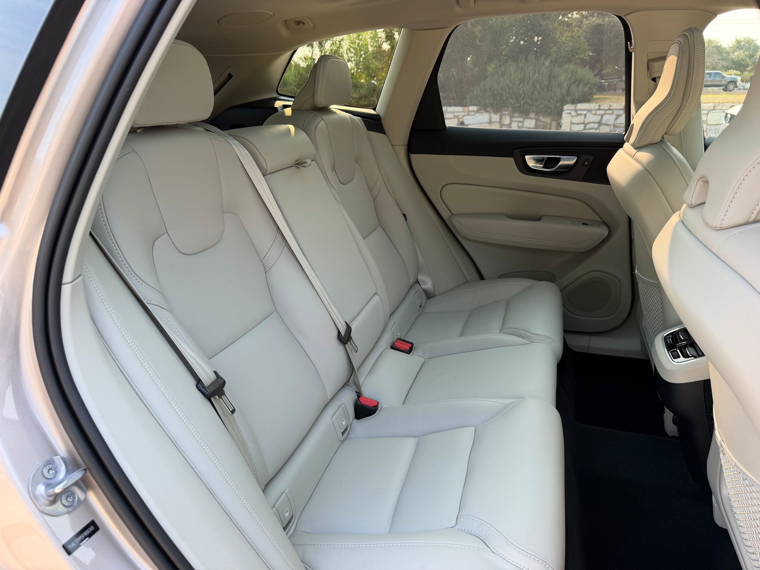 Certified 2024 Volvo XC60 B5 Ultimate AWD/4WD image 12